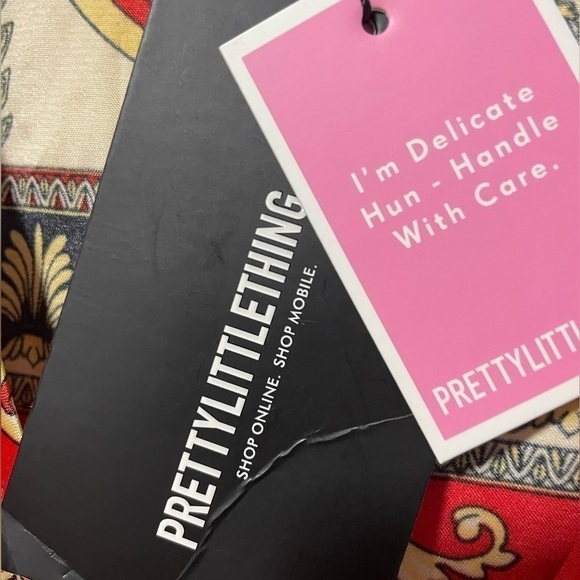 Pretty Little Thing Red Printed Satin Long Sleeve Wrap Dress - Picture 8 of 16